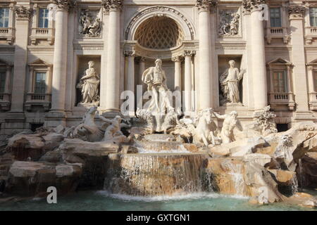 La bella e famosa Fontana di Trevi, Roma, Italia Foto Stock