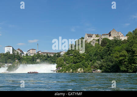 Il fiume Reno cade e Laufen Castello vicino a Sciaffusa, Neuhausen am Rheinfall, Svizzera Foto Stock
