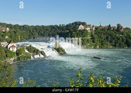 Il fiume Reno cade e Laufen Castello vicino a Sciaffusa, Neuhausen am Rheinfall, Svizzera Foto Stock