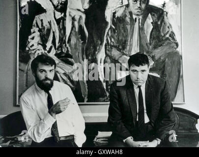 GALTON E SIMPSON British sceneggiatura team di Ray Galton a sinistra e Alan Simpson circa 1962 Foto Stock