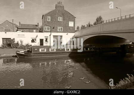 Thorn Cantiere Marine e il negozio,Stockton Heath,WARRINGTON,Inghilterra B/W Foto Stock