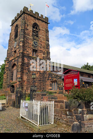Esterno della St Wilfrids chiesa torre,Grappenhall,WARRINGTON,CHESHIRE England Regno Unito Foto Stock