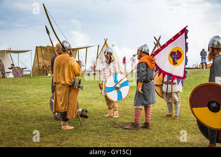 Il Vichingo Lotta ai partecipanti al Viking accampamento islandese in Gimli, Manitoba, Canada. Foto Stock