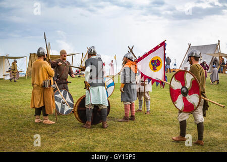 Il Vichingo Lotta ai partecipanti al Viking accampamento islandese in Gimli, Manitoba, Canada. Foto Stock