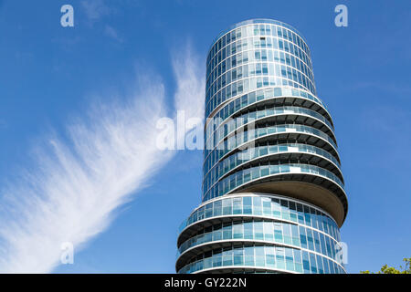 La casa Exzenterhaus, a Bochum, ufficio moderno grattacielo sul University Street, 15 piani al di sopra di un ex rifugio di bomba Foto Stock