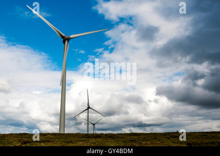 Le turbine eoliche presso la strada Pentland Wind Farm dell'isola di Lewis. Foto Stock