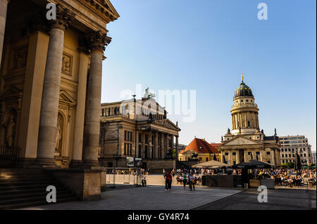 Berlino, Germania. Il Gendarmenmarkt è un grande e famosa piazza di Berlino, il sito del Konzerthaus e dalle Cattedrali Francese e Tedesca. Foto Stock