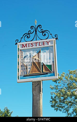 Villaggio Mistley segno, Essex, Inghilterra Foto Stock