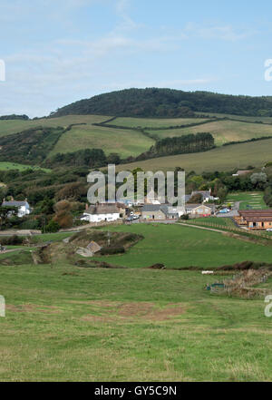 Una vista di Seatown, Dorset, preso da South West Coast Path Foto Stock