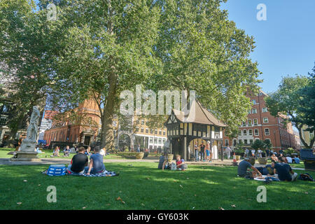 Soho Square, Londra. London Square. Estate a Londra Foto Stock