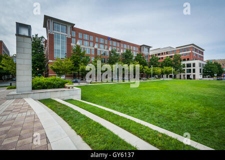 Edifici e spazi aperti di John Carlyle Square, in Alexandria, Virginia. Foto Stock