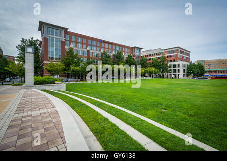 Edifici e spazi aperti di John Carlyle Square, in Alexandria, Virginia. Foto Stock