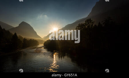 Sul fiume Enns, montagne, la valle, retroilluminazione, Nationalpark Gesäuse, Stiria, Austria Foto Stock