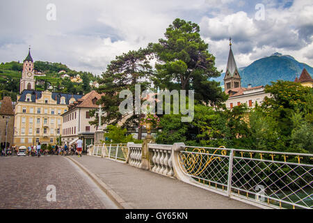 Merano (chiamato anche Merano), una vecchia città termale nella provincia di Bolzano del Trentino-Alto Adige, Italia. Foto Stock