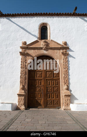 Fuerteventura: la Cattedrale di Santa Maria nella città di Betancuria, costruita tra 1410 e 1424 Foto Stock