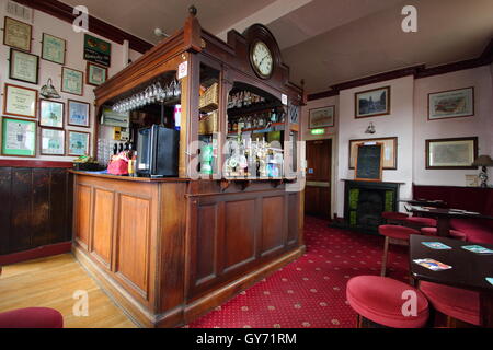 La zona bar di Fat Cat public house nell'isola Kelham distretto della città di Sheffield South Yorkshire England Regno Unito - 2016 Foto Stock