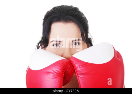 Attraente giovane donna con i guantoni. Primo piano. Foto Stock