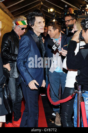 Toronto, Ontario, Canada. Xvi Sep, 2016. Ronnie Wood. ''I Rolling Stones Ole Ole Ole!: Un viaggio attraverso l'America latina " Premiere durante il 2016 Toronto International Film Festival che si tiene a Roy Thomson Hall. Photo credit: Brent Perniac/AdMedia Credito: Brent Perniac/AdMedia/ZUMA filo/Alamy Live News Foto Stock