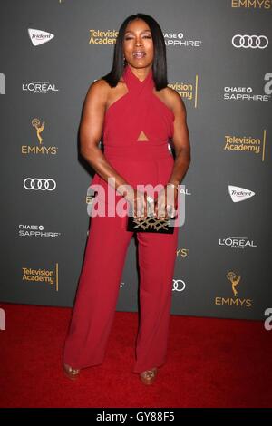 LOS ANGELES - Sep 16: Angela Bassett in TV Academy Performer Nominee ricezione presso il Pacific Design Center il 16 settembre 2016 in West Hollywood, CA presso gli arrivi per Television Academy il ricevimento in onore di sessantottesima Emmy Award Performer candidati, spettri di Wolfgang Puck al Pacific Design Center di Los Angeles, CA, il 16 settembre 2016. Foto di: Priscilla concedere/Everett Collection Foto Stock