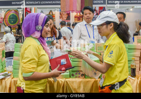 Nanning, Nanning, Cina. Xviii Sep, 2016. Nanning, CINA-Settembre 12 2016: (solo uso editoriale. Cina OUT) Brunei Pavilion nel XIII Cina-ASEAN Expo in Nanning, capitale del sud-ovest della Cina¡Â¯s di Guangxi Zhuang Regione Autonoma.La tredicesima Cina-ASEAN Expo si è tenuto presso il Nanning International Convention and Exhibition Centre dal 11 settembre al 14 settembre 2016. Circa 2669 aziende e 65.000 espositori provenienti da Cambogia, Indonesia, Laos, Malaysia, Birmania, Tailandia, Vietnam ed altri paesi hanno partecipato alla expo. Credito: SIPA Asia/ZUMA filo/Alamy Live News Foto Stock