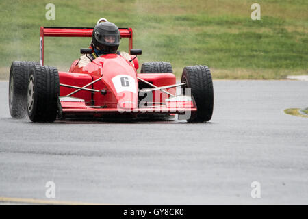 Sydney, Australia. 18 Settembre, 2016: Giorno 2 del Nuovo Galles del Sud motore campionato gara Round 7 a Sydney Motorsport Park. Questo motore NSW gara del Campionato round featured categorie come HQ Holdens, sport berline, Formula Vee, Supersports, Aussie Racing Cars, vetture di Formula, il miglioramento della produzione e della Superkarts. Credito: mjmediabox/Alamy Live News Foto Stock