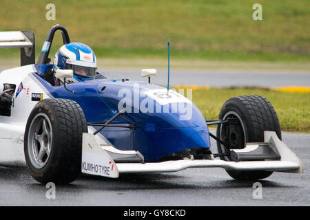 Sydney, Australia. 18 Settembre, 2016: Giorno 2 del Nuovo Galles del Sud motore campionato gara Round 7 a Sydney Motorsport Park. Questo motore NSW gara del Campionato round featured categorie come HQ Holdens, sport berline, Formula Vee, Supersports, Aussie Racing Cars, vetture di Formula, il miglioramento della produzione e della Superkarts. Credito: mjmediabox/Alamy Live News Foto Stock