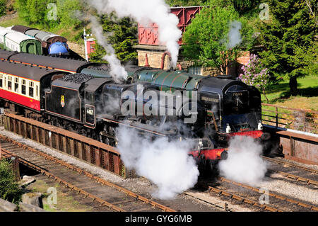 Treni a vapore sul North Yorkshire Moors treno alla stazione di Goathland. Foto Stock