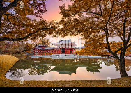 Uji, Kyoto, Giappone a Byodo-in tempio di Phoenix hall. Foto Stock