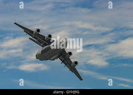 NEW Windsor, NY - 3 Settembre 2016: Giant C-17 Globemaster III tenuto spento a Stewart International Airport durante il New York Foto Stock