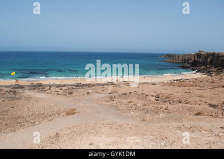 Fuerteventura: vista di Piedra playa beach, conosciuta come El Castillo, una delle più famose spiagge della costa nordoccidentale Foto Stock