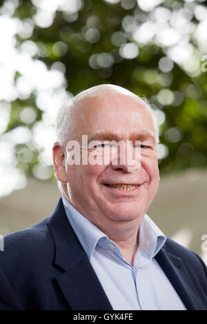 Sir Lawrence Freedman, professore emerito di studi di guerra e autore, a Edinburgh International Book Festival. Edimburgo, Scozia. 24 Agosto 2016 Foto Stock