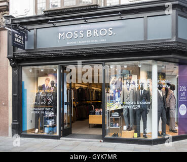 Moss Bros shop in Northumberland Street, Newcastle upon Tyne, Inghilterra. Regno Unito Foto Stock