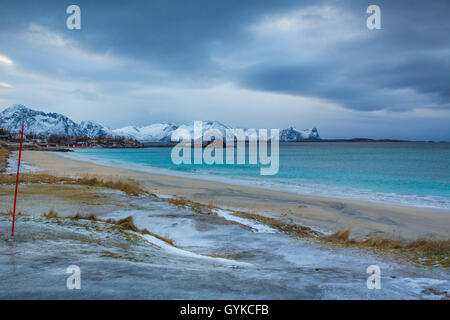 Spiaggia di sabbia bianca a Skaland Beach, Norvegia, Fylke Troms, Bergfjord auf Senja Foto Stock