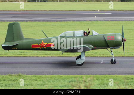 G-BVVG, una proprietà privata Nanchang CJ6, all'Aeroporto di Prestwick durante la scozzese Airshow Internazionale nel 2016. Foto Stock