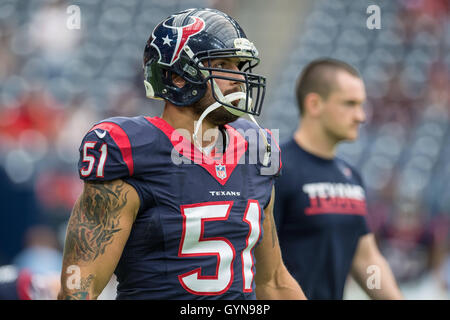 Houston, Texas, Stati Uniti d'America. Xviii Sep, 2016. Houston Texans al di fuori linebacker John Simon (51) prima di essere un gioco di NFL tra Houston Texans e il Kansas City Chiefs a NRG Stadium di Houston, TX il 18 settembre 2016. I Texans hanno vinto il gioco 19-12. Credito: Trask Smith/ZUMA filo/Alamy Live News Foto Stock