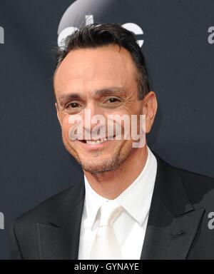 Los Angeles, CA, Stati Uniti d'America. Xviii Sep, 2016. Hank Azaria presso gli arrivi per la 68annuale di Primetime Emmy Awards 2016 - Arrivi 1, Microsoft Theatre, Los Angeles, CA il 18 settembre 2016. Credito: Elizabeth Goodenough/Everett raccolta/Alamy Live News Foto Stock