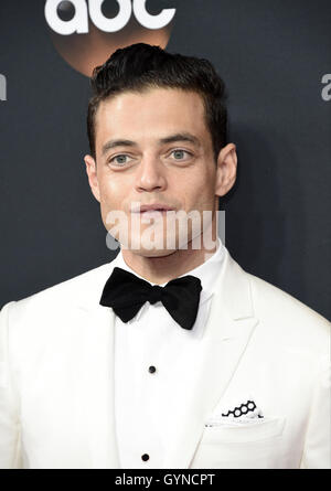 LOS ANGELES, CA - 18 settembre: Rami Malek arriva alla sessantottesima Emmy Awards di Microsoft, presso il Teatro di Settembre 18, 2016 a Los Angeles, California. Credito: mpi99/MediaPunch Foto Stock
