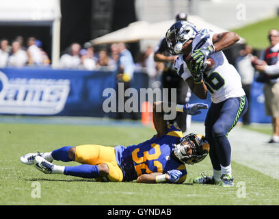 Los Angeles, California, USA. Xviii Sep, 2016. Seattle Seahawks wide receiver Lockett Tyler (16) è difeso da Los Angeles Rams cornerback Troy Hill (32) durante un'NFL Game, Domenica, Settembre 18, 2016 a Los Angeles. I Rams ha vinto 9-3. Credito: Ringo Chiu/ZUMA filo/Alamy Live News Foto Stock