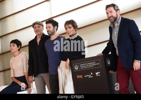 San Sebastian, Spagna. 19 Settembre, 2016. Isabel Peña, Rodrigo Sorogoyen, Maria Ballesteros, Antonio de la Torre e Roberto Álamoat photocall di " Que Dios nos perdone' durante la 64a San Sebastian Film Festival di San Sebastian in Spagna il lunedì 19 settembre, 2016. Credito: Gtres Información más Comuniación on line,S.L./Alamy Live News Foto Stock