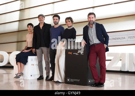 San Sebastian, Spagna. 19 Settembre, 2016. Isabel Peña, Rodrigo Sorogoyen, Maria Ballesteros, Antonio de la Torre e Roberto Álamoat photocall di " Que Dios nos perdone' durante la 64a San Sebastian Film Festival di San Sebastian in Spagna il lunedì 19 settembre, 2016. Credito: Gtres Información más Comuniación on line,S.L./Alamy Live News Foto Stock