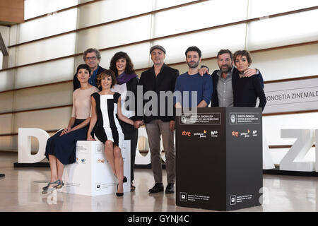 San Sebastian, Spagna. 19 Settembre, 2016. Isabel Peña, Rodrigo Sorogoyen, Maria Ballesteros, Antonio de la Torre e Roberto Álamoat photocall di " Que Dios nos perdone' durante la 64a San Sebastian Film Festival di San Sebastian in Spagna il lunedì 19 settembre, 2016. Credito: Gtres Información más Comuniación on line,S.L./Alamy Live News Foto Stock