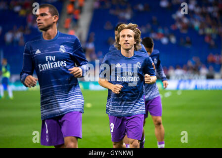 Barcellona - Sep 18: Luka Modric gioca in La Liga match tra RCD Espanyol e Real Madrid CF A RCDE Stadium il 18 settembre 2016 a Barcellona, Spagna. Credito: Christian Bertrand/Alamy Live News Foto Stock