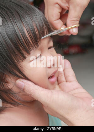 Donne asiatiche i capelli per essere bella. Foto Stock