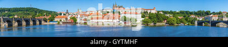 Panorama di Praga dello skyline della città Foto Stock