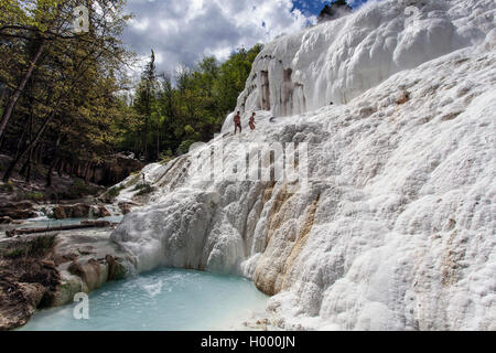 Depositi minerali bianchi, terme di Bagni San Filippo, Castiglione d&#39;Orcia, Toscana, Italia Foto Stock