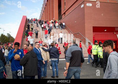 Le fasi fino a 96 avenue al nuovo cavalletto principale a Liverpool FC anfield stadium Liverpool Merseyside Regno Unito Foto Stock