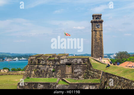GALLE, SRI LANKA - Marzo 9, 2014: Torre dell Orologio in Forte Galle. Il forte fu costruito originariamente nel 1684 per ospitare il Governatore olandese e Foto Stock
