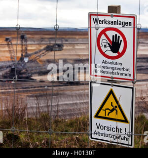 Un segnale di avviso nella parte anteriore del carbone marrone miniere di superficie Inden, in Germania, in Renania settentrionale-Vestfalia, Inden Foto Stock