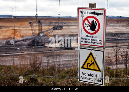 Un segnale di avviso nella parte anteriore del carbone marrone miniere di superficie Inden, in Germania, in Renania settentrionale-Vestfalia, Inden Foto Stock