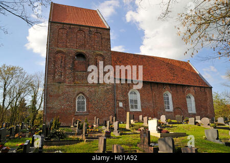 Evangelico Suurhusen riformata chiesa con la Torre Pendente di Suurhusen, Germania, Bassa Sassonia, Frisia orientale, Suurhusen Foto Stock